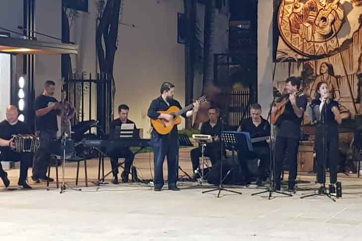 <p>Los "Viernes Culturales" llenan de arte y tradición el Paseo Bosetti</p>